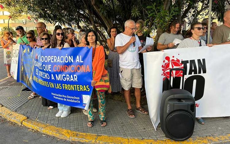 Un momento de la lectura del manifiesto / FOTO: Apdha