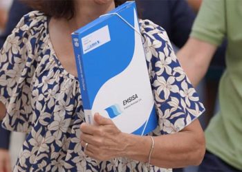 En la última entrega de viviendas promovidas por Emsisa