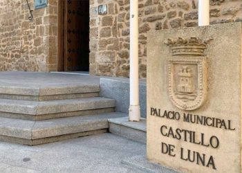 Entrada al Castillo de Luna, sede del Ayuntamiento / FOTO: Ayto.