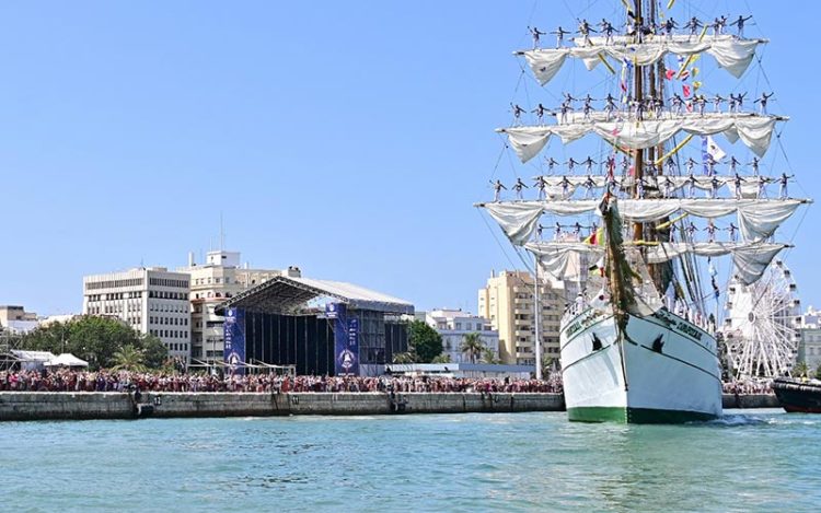 Momento de la despedida al velero mexicano / FOTO: Eulogio García