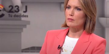 La periodista vasca en una de sus entrevistas electorales / FOTO: RTVE