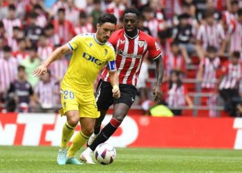 El portuense Iza en uno de los lances del partido / FOTO: Cádiz CF