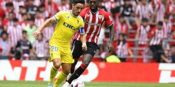 El portuense Iza en uno de los lances del partido / FOTO: Cádiz CF
