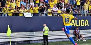 El gaditano Chris Ramos eufórico con su gol / FOTO: Eulogio García