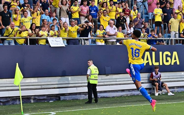 El gaditano Chris Ramos eufórico con su gol / FOTO: Eulogio García