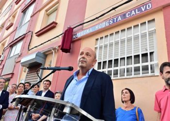 Uno de los hijos de la homenajeada interviniendo en el acto / FOTO: Ayto.