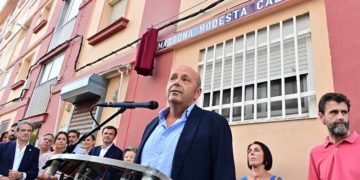 Uno de los hijos de la homenajeada interviniendo en el acto / FOTO: Ayto.