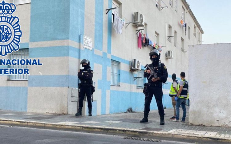 Operativo policial durante uno de los registros / FOTO: Policía Nacional