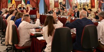 Votando uno de los puntos / FOTO: Eulogio García