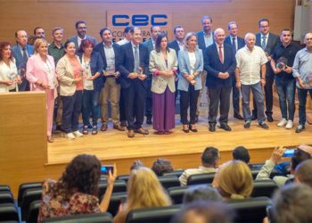 Posado con los premiados / FOTO: Diputación