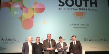 Uno de los posados durante la presentación en la madrileña Sala Berlanga / FOTO: Ayto.