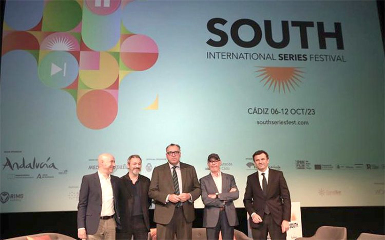 Uno de los posados durante la presentación en la madrileña Sala Berlanga / FOTO: Ayto.