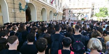 Cinco minutos de silencio en recuerdo de los fallecidos / FOTO: Eulogio García