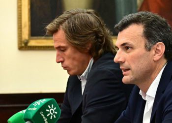 El alcalde junto al edil de Asuntos Sociales en una rueda de prensa / FOTO: Eulogio García