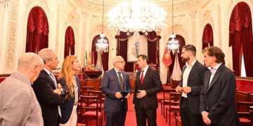 Blanco, atendido en el salón de plenos / FOTO: Ayto.