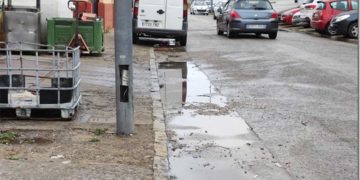 Mientras, muchas calles del polígono presentan un estado lamentable / FOTO: Fadricas