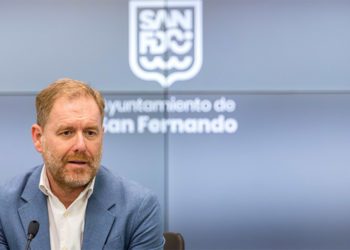 Conrado Rodríguez anunciando la subida de impuestos / FOTO: Ayto.