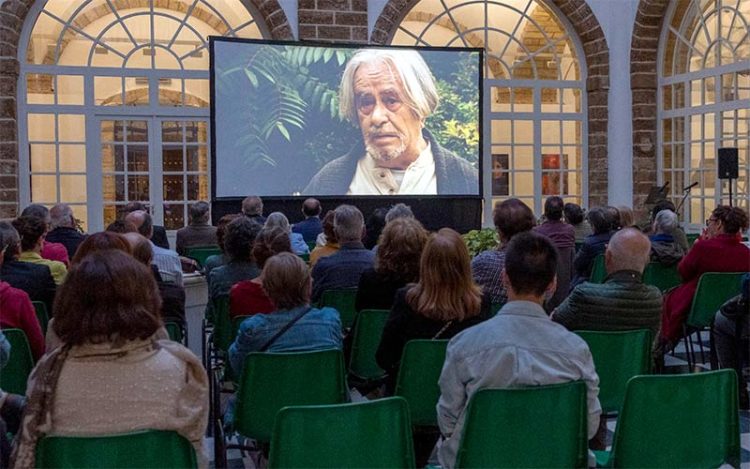 El estreno del documental en el patio del Palacio Provincial / FOTO Diputación