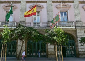 Entrada al Palacio Provincial de la Diputación / FOTO: Eulogio García