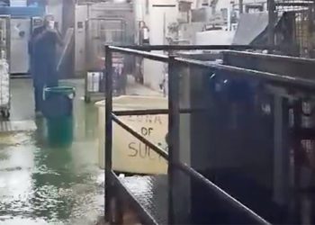 Detalle del video difundido por CSIF durante la "lluvia" dentro de la nave