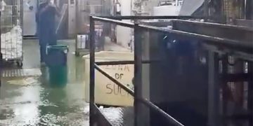 Detalle del video difundido por CSIF durante la "lluvia" dentro de la nave