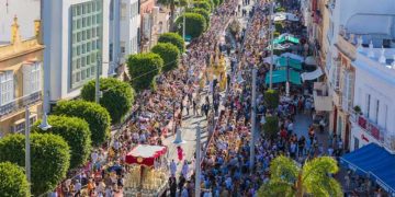 Una de las estampas que dejó la Magna al paso por la calle Real / FOTO: Ayto.