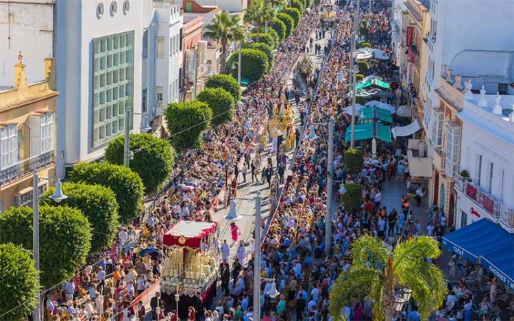 Una de las estampas que dejó la Magna al paso por la calle Real / FOTO: Ayto.