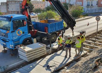 Cubriendo la cuneta existente / FOTO: Ayto.