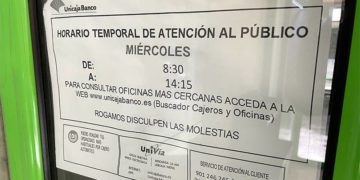 Cartel a las puertas de la oficina del Río / FOTO: AxSí