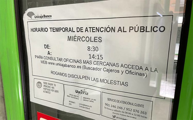 Cartel a las puertas de la oficina del Río / FOTO: AxSí