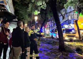 Supervisando los efectos del temporal en la noche del domingo / FOTO: Ayto.