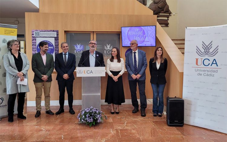 Un momento de la presentación de la iniciativa en el hall de la facultad / FOTO: UCA