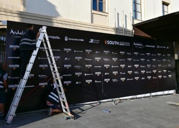 Preparativos alrededor del Palacio de Congresos / FOTO: Eulogio García