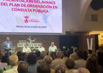 El alcalde interviniendo durante el acto público / FOTO: Ayto.