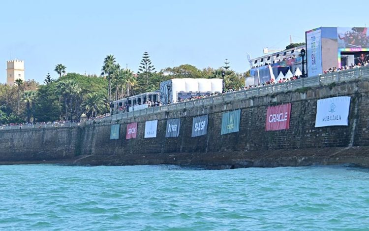 Parte de la Alameda y de Santa Barbará cada año con más instalaciones exclusivas / FOTO: Eulogio García