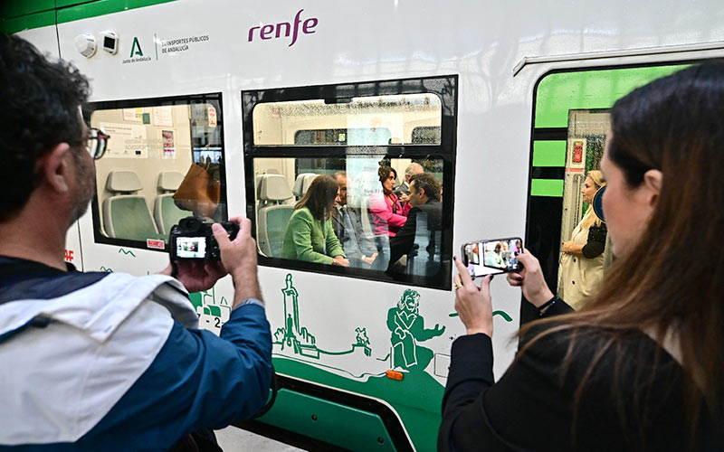 “Se hizo esperar pero no ha defraudado e irá a más”: el Trambahía cumple un año en servicio rebasando la barrera de los 2 millones de viajeros