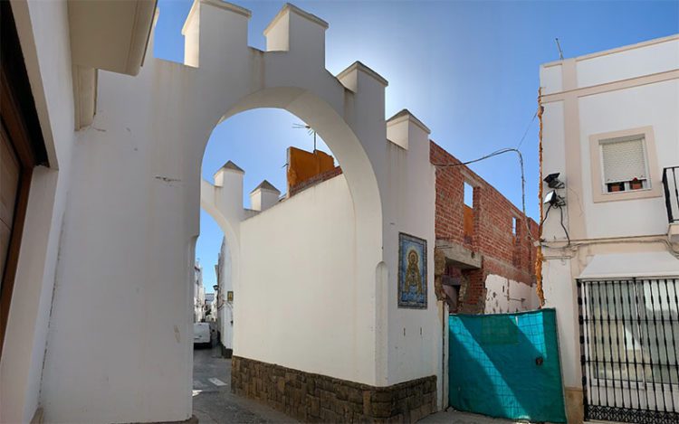 La actuación junto al Arco de Regla paralizada / FOTO: Ayto.