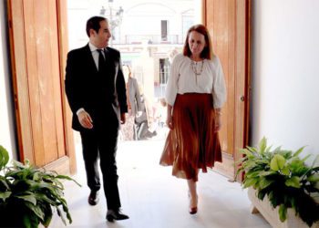 Consejero y alcaldesa entrando en el Consistorio / FOTO: Ayto.