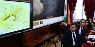 El consejero desvela sus pretensiones sobre plano / FOTO: Eulogio García