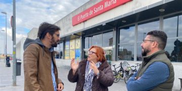 Reunidos a las puertas de la estación portuense / FOTO: IU