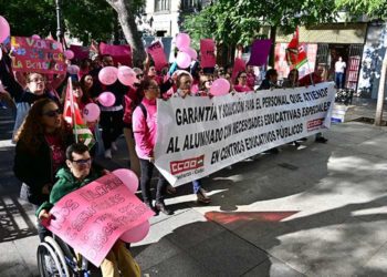 Concentrados en la plaza Mina / FOTO: Eulogio García