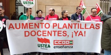 Concentración sindical ante la delegación territorial en Cádiz / FOTO: CCOO