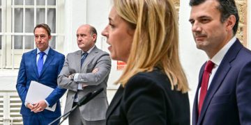 Cossi y Ortiz presentes en el acto de firma del protocolo / FOTO: Eulogio García