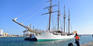 Entrando en el puerto gaditano el pasado julio / FOTO: Eulogio García