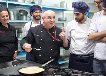 En las cocinas de la Escuela / FOTO: Diputación