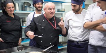 En las cocinas de la Escuela / FOTO: Diputación