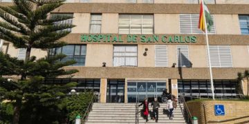 Entrada principal del hospital isleño / FOTO: Junta