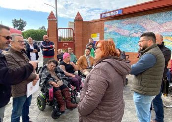 Reunidos a las puertas de las instalaciones / FOTO: IU