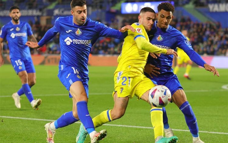 Roger Martí intentándolo en el primer tiempo / FOTO: Cádiz CF