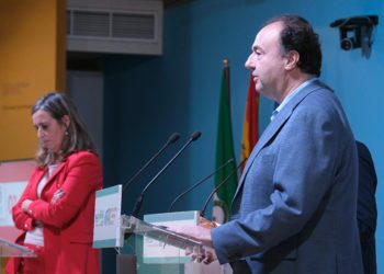 Mantell, en el debate celebrado junto a Mosquera días atrás / FOTO: Eulogio García